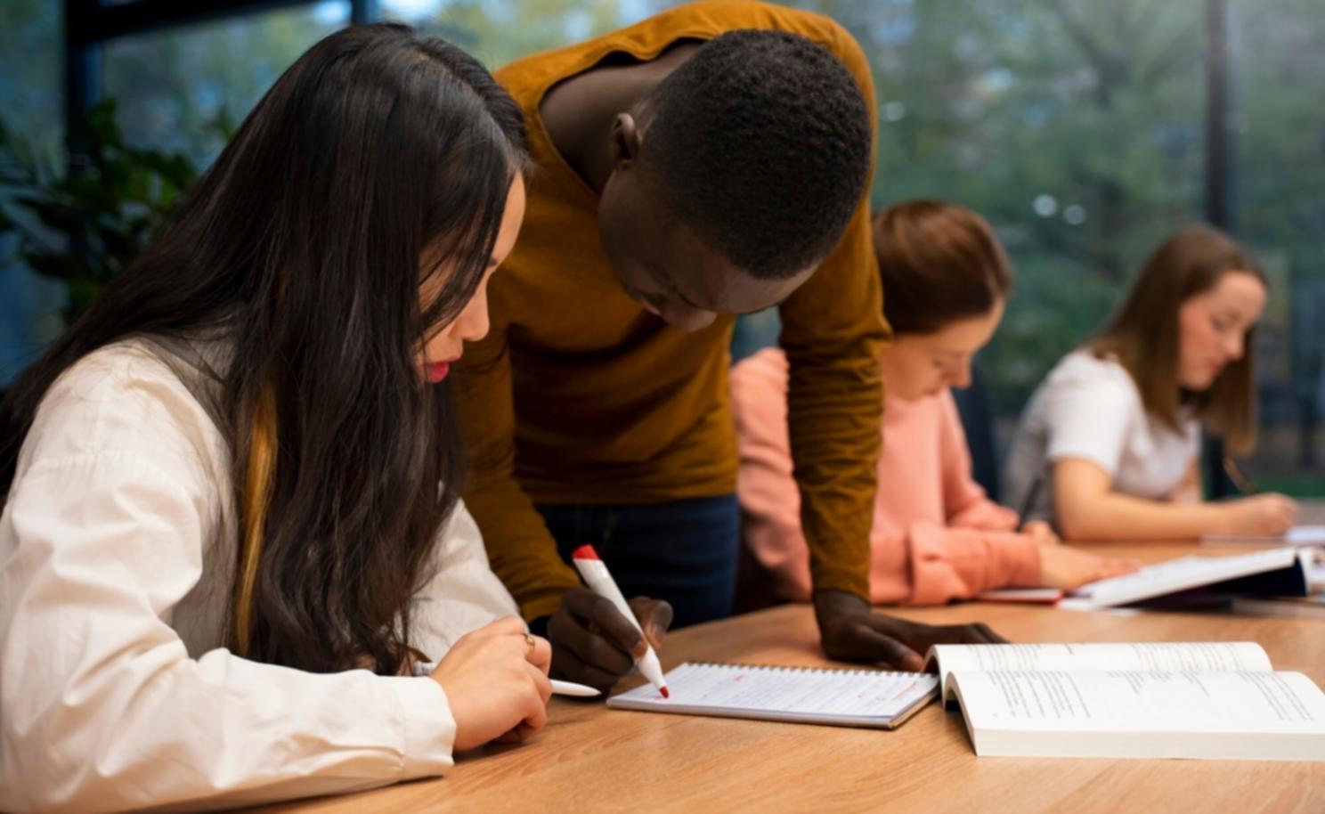 Sesión de análisis fundamental mostrando evaluación detallada de activos financieros